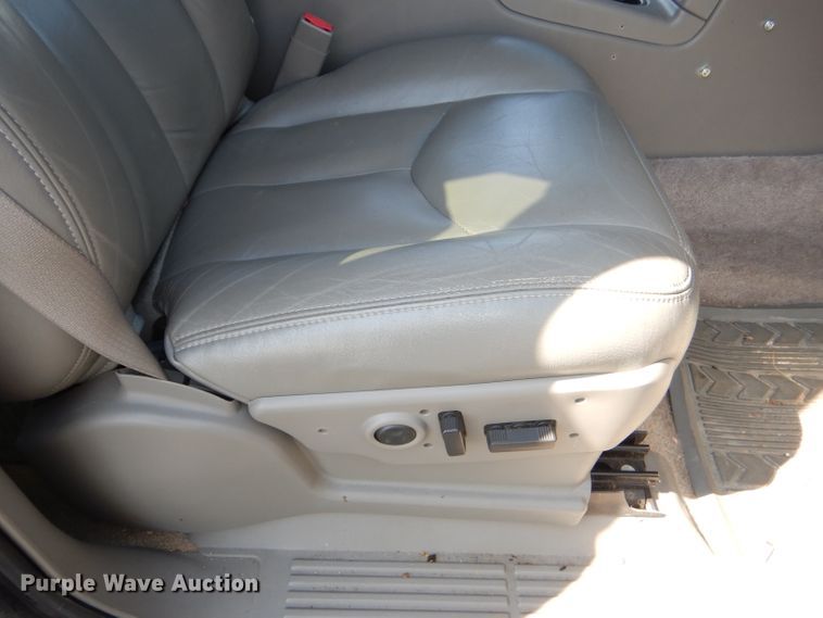 image for item DI2549 2003 Chevrolet Suburban 1500 LT SUV