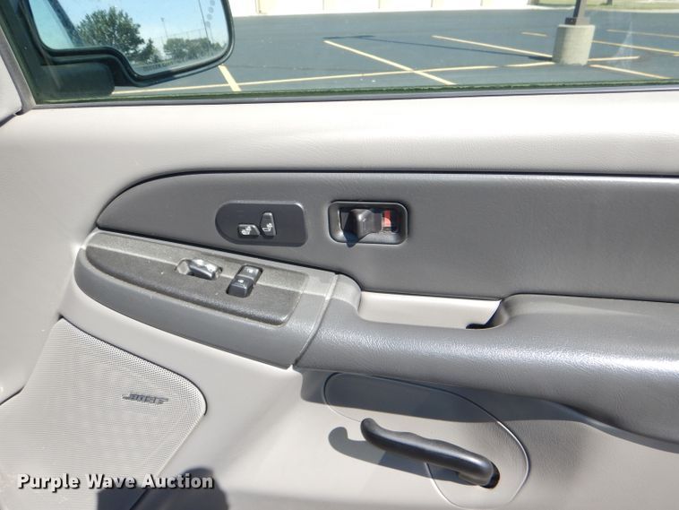 image for item DI2549 2003 Chevrolet Suburban 1500 LT SUV