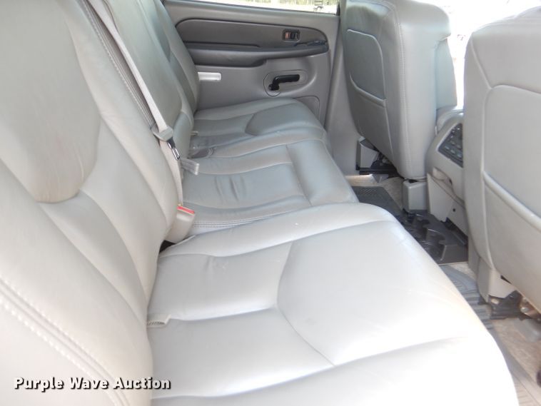 image for item DI2549 2003 Chevrolet Suburban 1500 LT SUV