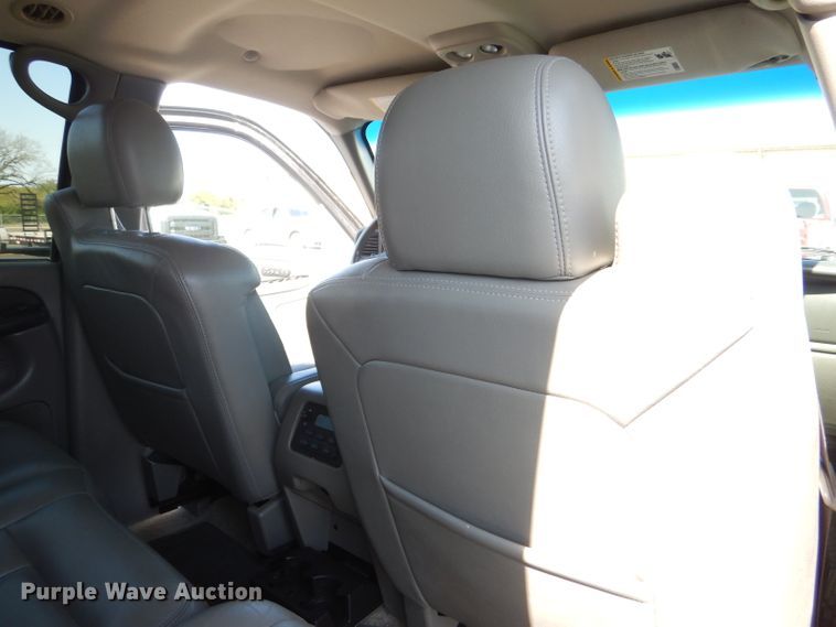 image for item DI2549 2003 Chevrolet Suburban 1500 LT SUV