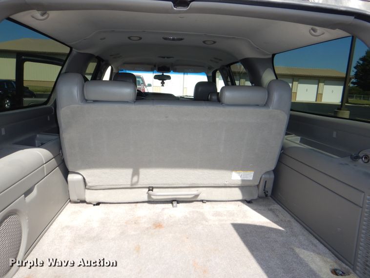 image for item DI2549 2003 Chevrolet Suburban 1500 LT SUV