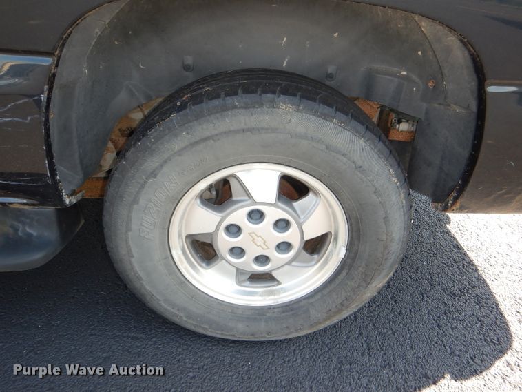 image for item DI2549 2003 Chevrolet Suburban 1500 LT SUV