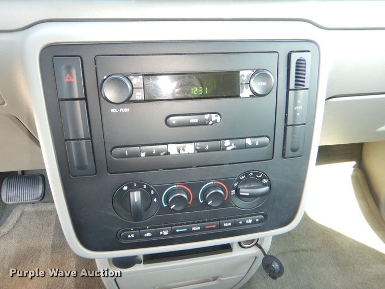 image for item DI2550 2005 Ford Freestar van