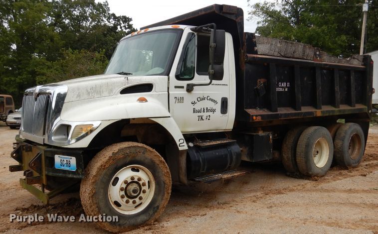 image for item EK9063 2003 International 7400 dump truck
