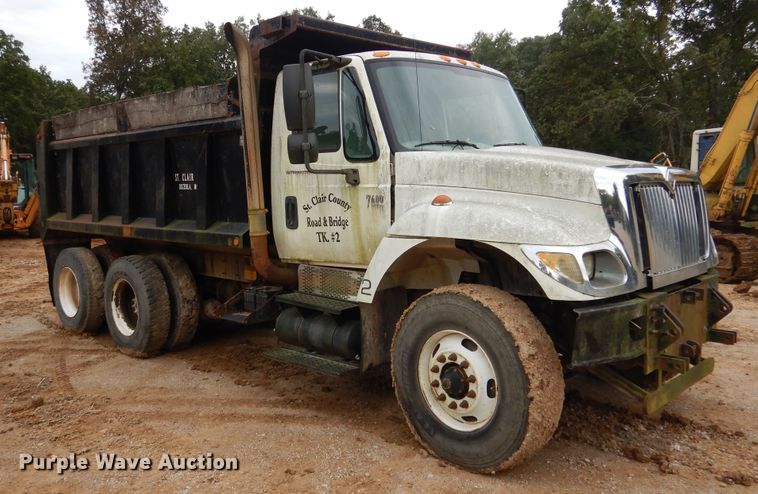 image for item EK9063 2003 International 7400 dump truck