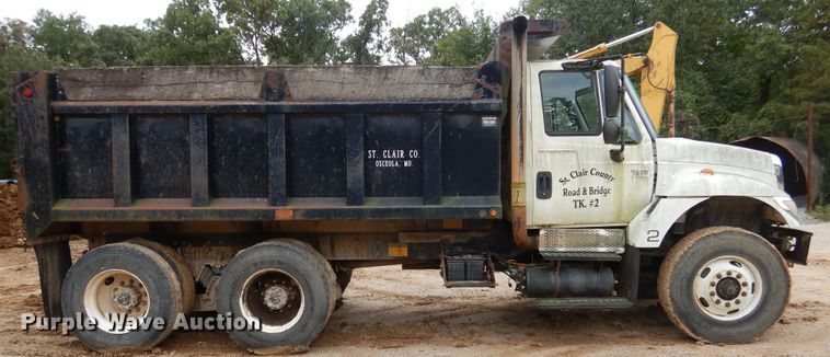 image for item EK9063 2003 International 7400 dump truck