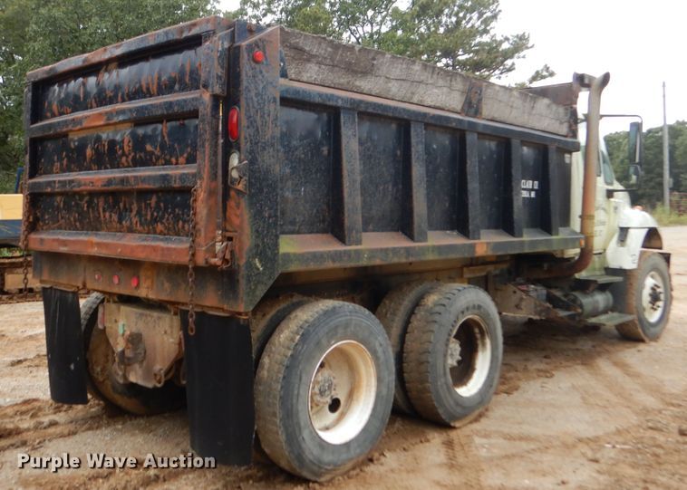 image for item EK9063 2003 International 7400 dump truck