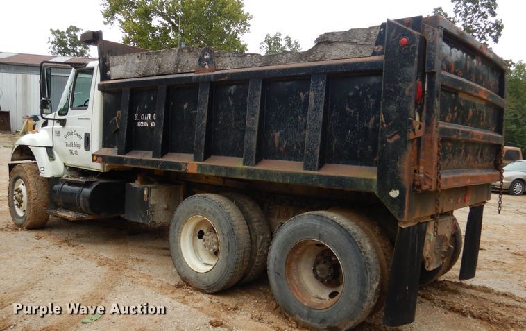 image for item EK9063 2003 International 7400 dump truck