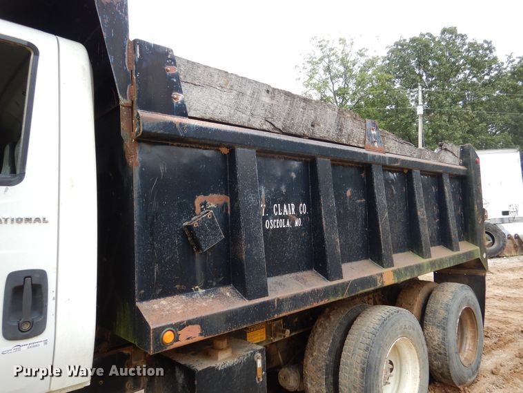 image for item EK9063 2003 International 7400 dump truck