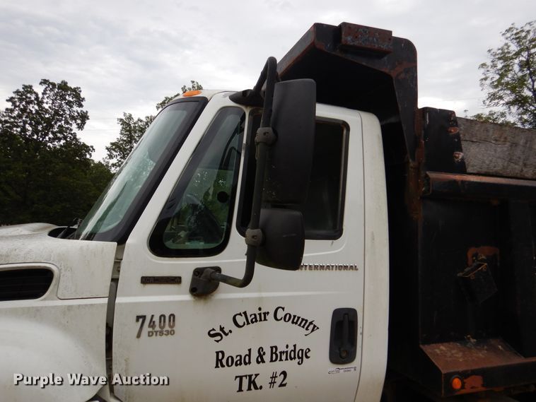 image for item EK9063 2003 International 7400 dump truck