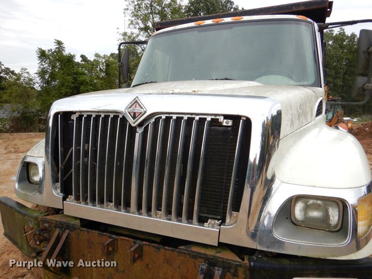 image for item EK9063 2003 International 7400 dump truck