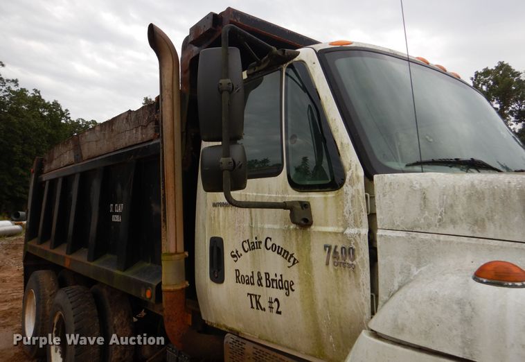 image for item EK9063 2003 International 7400 dump truck