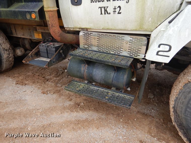 image for item EK9063 2003 International 7400 dump truck