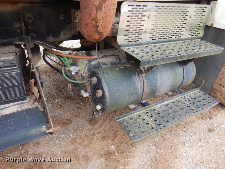 image for item EK9063 2003 International 7400 dump truck