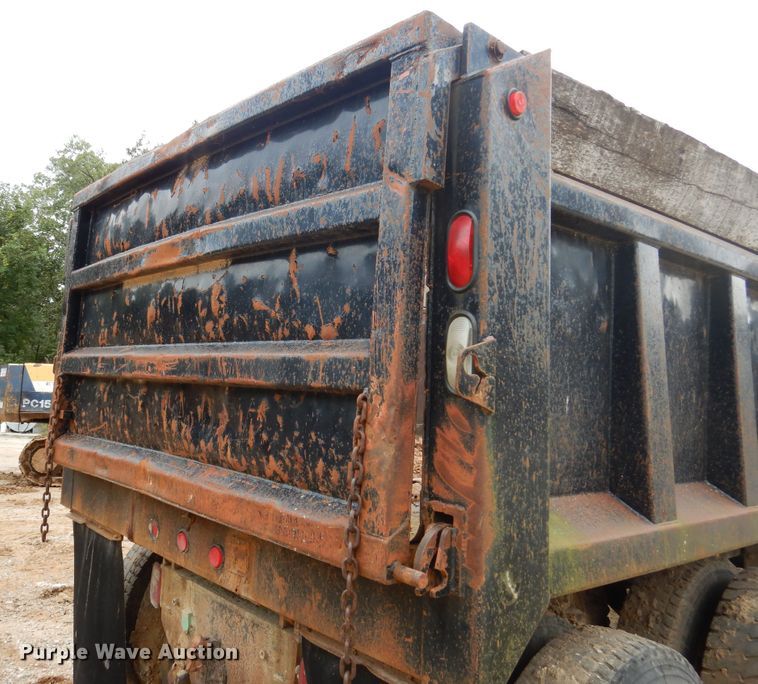 image for item EK9063 2003 International 7400 dump truck