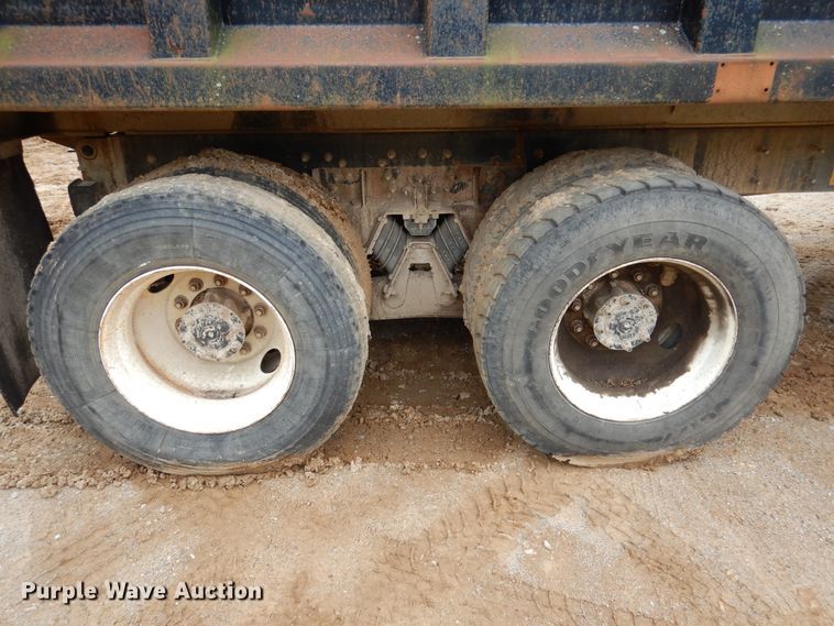 image for item EK9063 2003 International 7400 dump truck