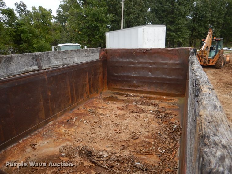 image for item EK9063 2003 International 7400 dump truck