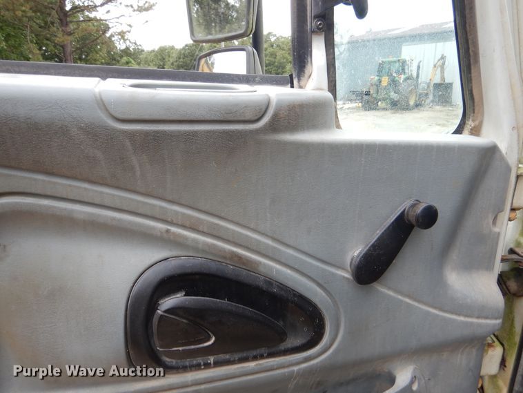 image for item EK9063 2003 International 7400 dump truck