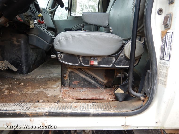 image for item EK9063 2003 International 7400 dump truck