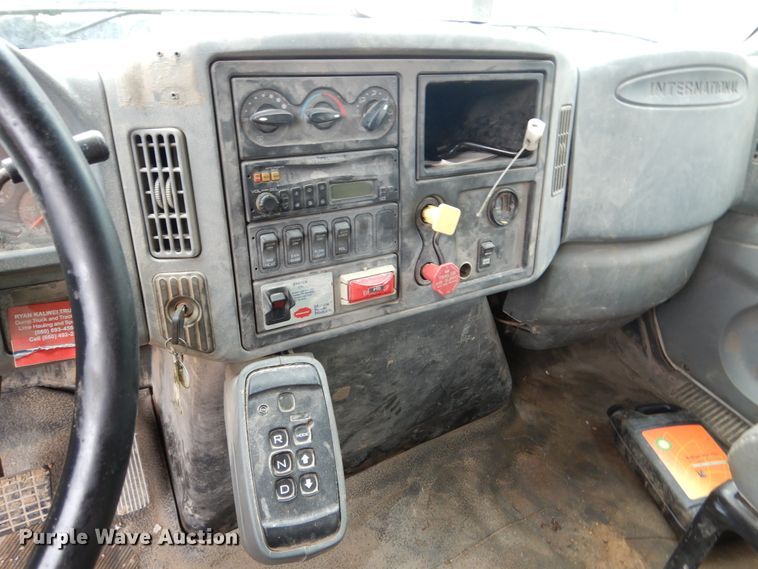 image for item EK9063 2003 International 7400 dump truck