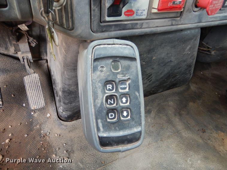 image for item EK9063 2003 International 7400 dump truck