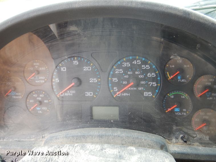 image for item EK9063 2003 International 7400 dump truck