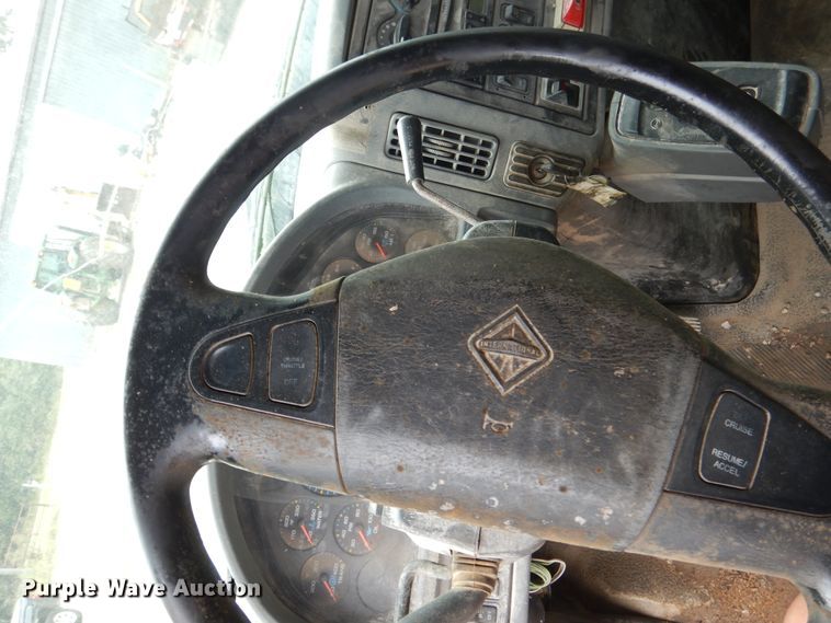 image for item EK9063 2003 International 7400 dump truck