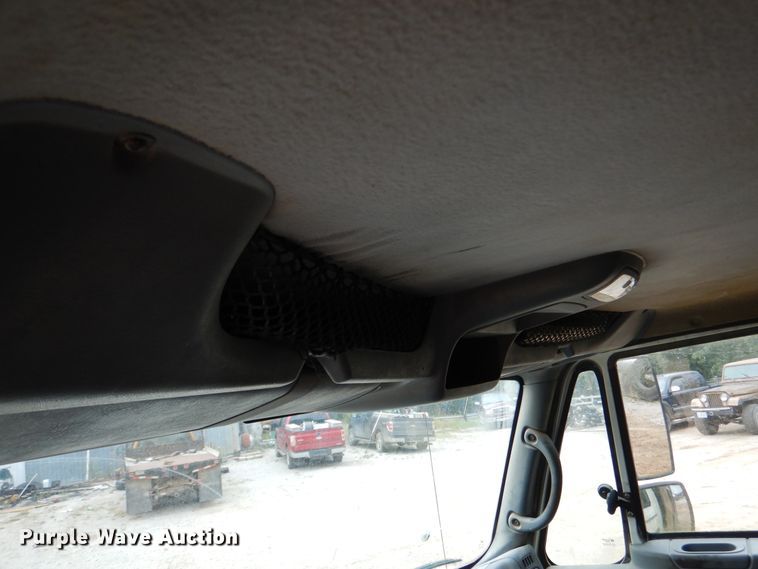 image for item EK9063 2003 International 7400 dump truck