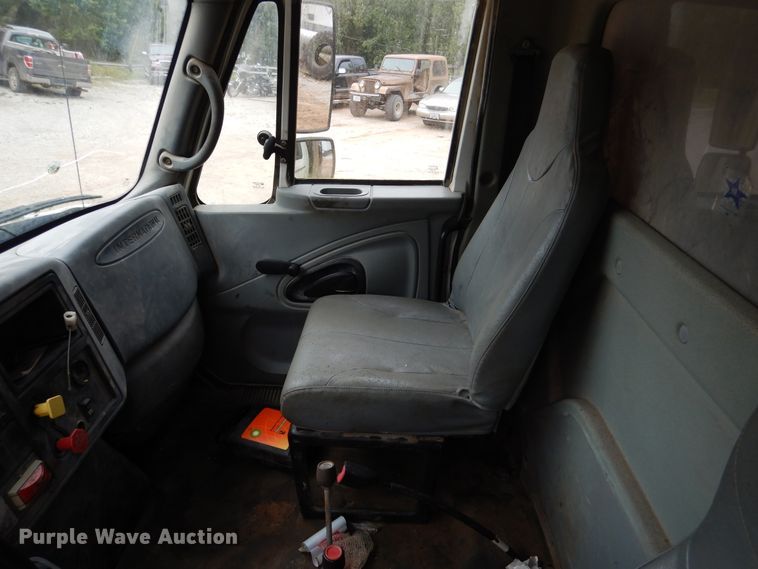 image for item EK9063 2003 International 7400 dump truck