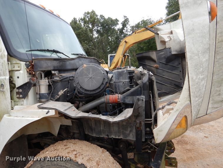 image for item EK9063 2003 International 7400 dump truck