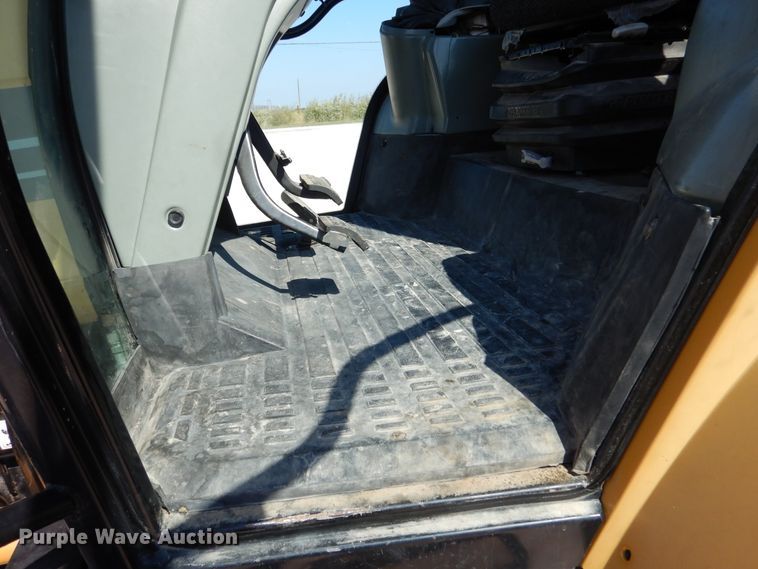 image for item EK9078 2004 Challenger MT465B MFWD tractor