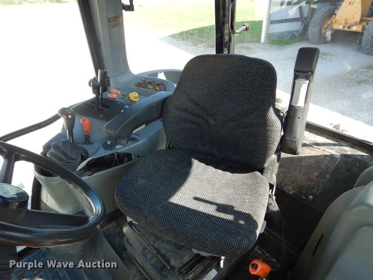 image for item EK9078 2004 Challenger MT465B MFWD tractor