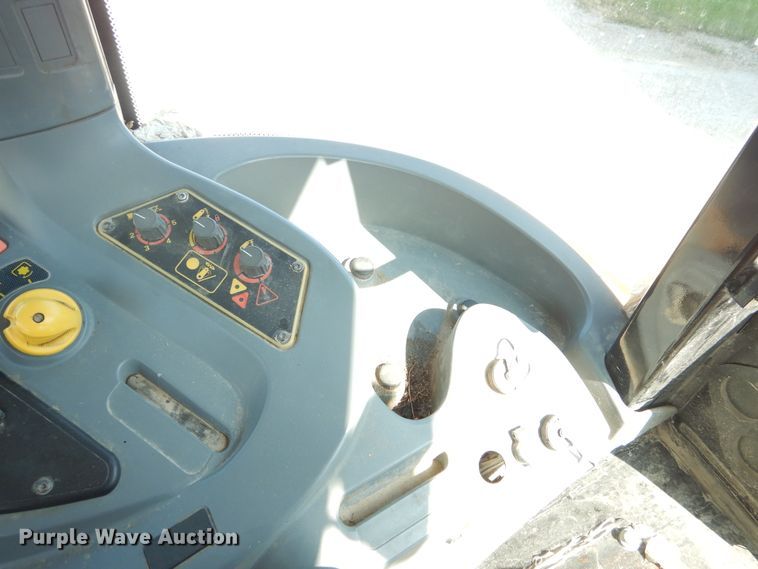 image for item EK9078 2004 Challenger MT465B MFWD tractor