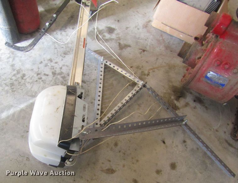 image for item EY9540 Genie Pro garage door opener