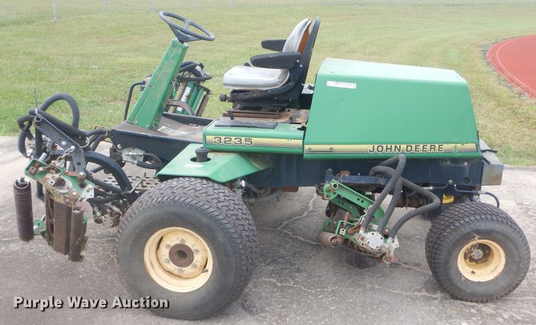 image for item FC9981 John Deere 3235 reel mower
