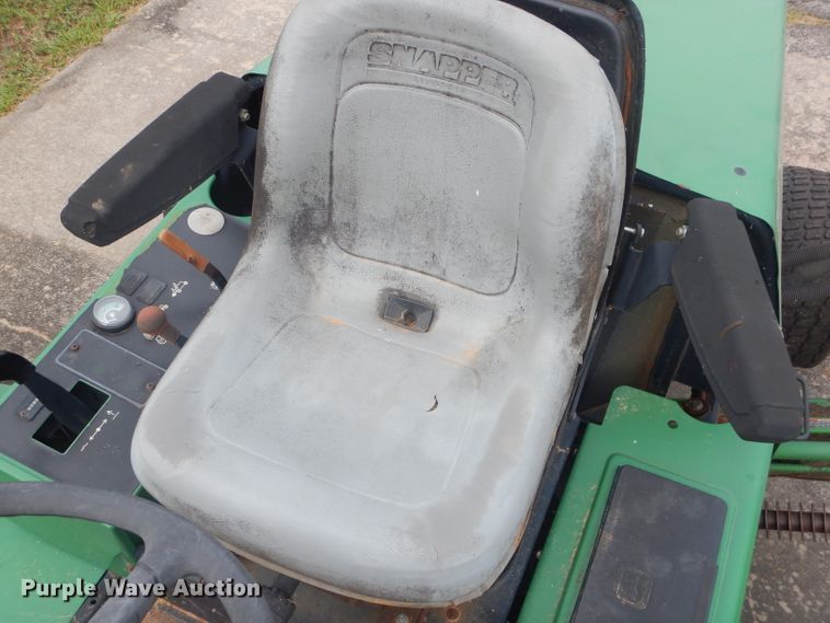 image for item FC9981 John Deere 3235 reel mower