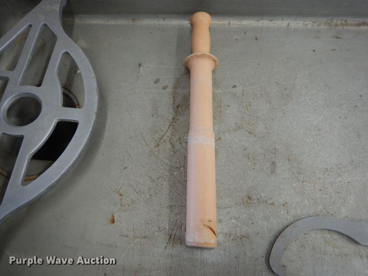 image for item FI9633 Hobart 4146 meat grinder