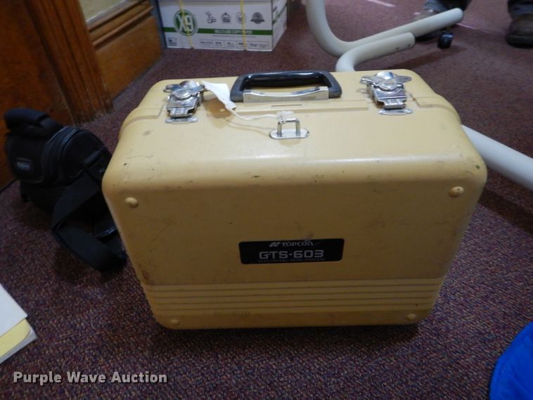 image for item FI9658 TopCon GTS-603 total station