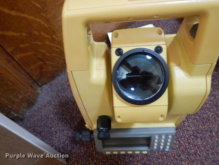 image for item FI9658 TopCon GTS-603 total station