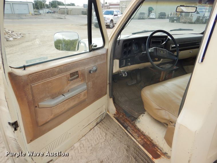 image for item FJ9754 1981 Chevrolet Custom Deluxe 20 pickup truck