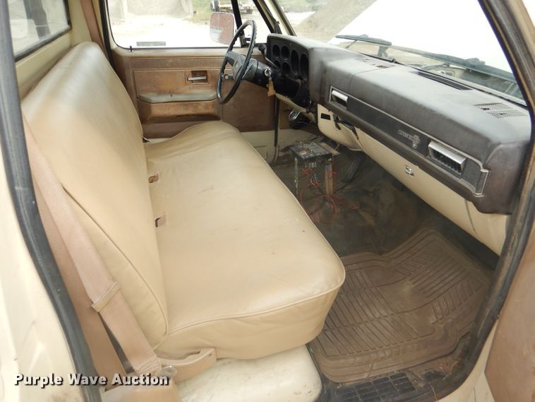 image for item FJ9754 1981 Chevrolet Custom Deluxe 20 pickup truck