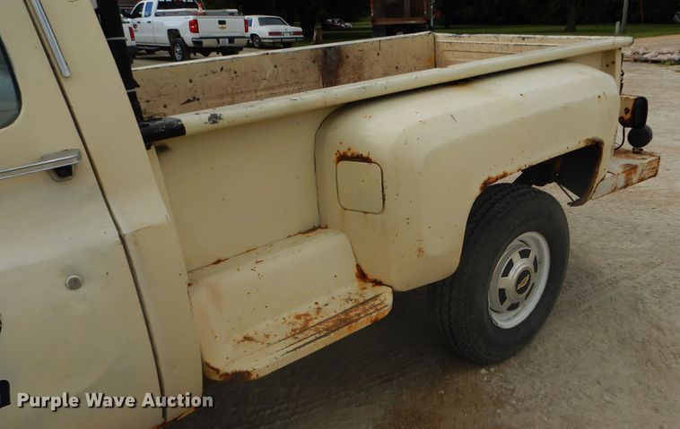 image for item FJ9754 1981 Chevrolet Custom Deluxe 20 pickup truck