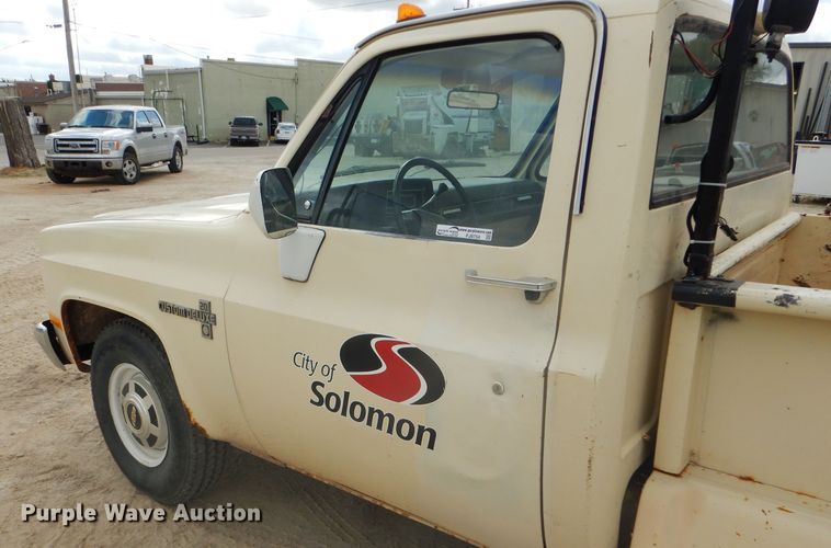 image for item FJ9754 1981 Chevrolet Custom Deluxe 20 pickup truck