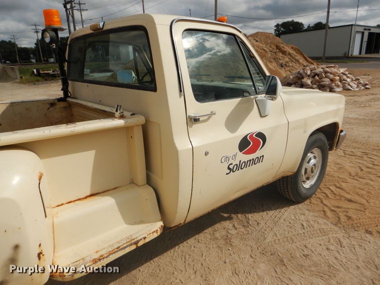 image for item FJ9754 1981 Chevrolet Custom Deluxe 20 pickup truck