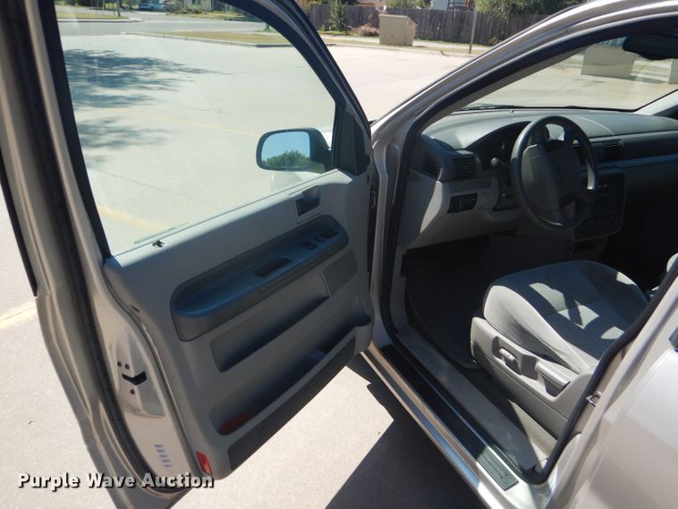 image for item FJ9771 2004 Ford Freestar SE