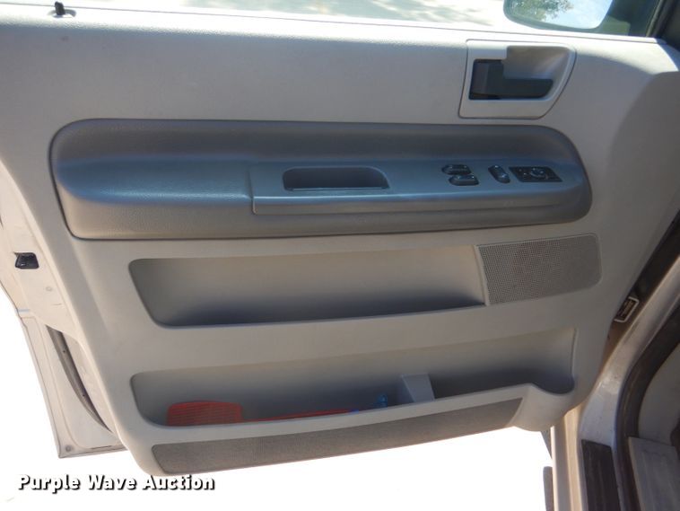 image for item FJ9771 2004 Ford Freestar SE