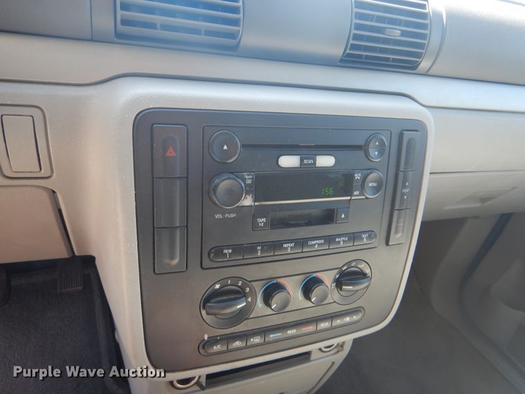 image for item FJ9771 2004 Ford Freestar SE