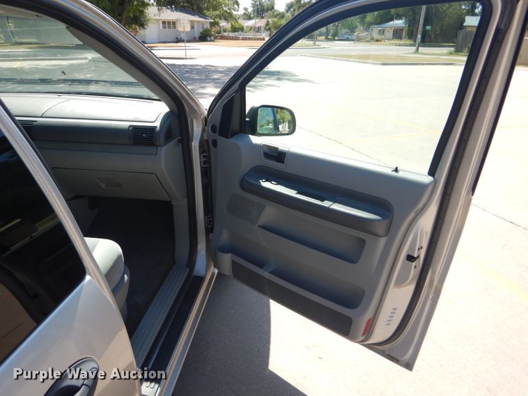 image for item FJ9771 2004 Ford Freestar SE