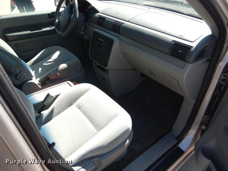 image for item FJ9771 2004 Ford Freestar SE