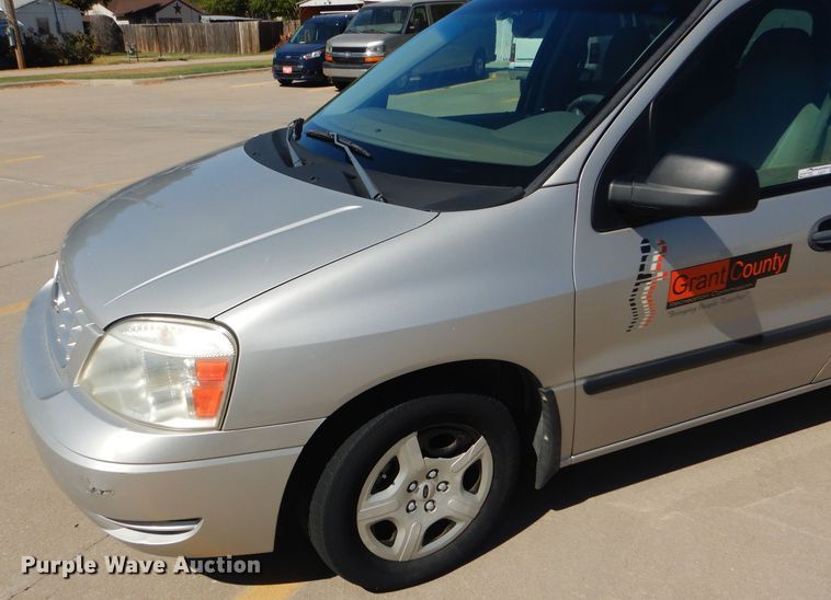 image for item FJ9771 2004 Ford Freestar SE